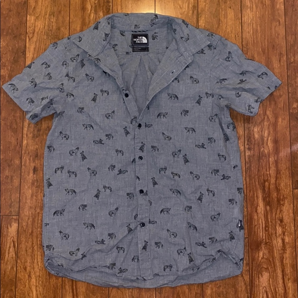 Men’s North Face Wolf Shirt.